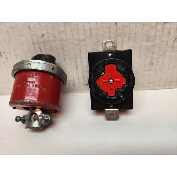 Lot Hubbell HBL20443 Hubbellock Receptacle and plug, 30 amp, 480V, 3 Pole 4 Wire - Picture 2 of 11